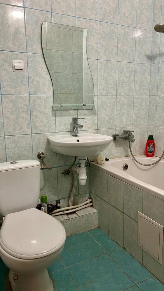 Продаж двохкімнатної набережна.