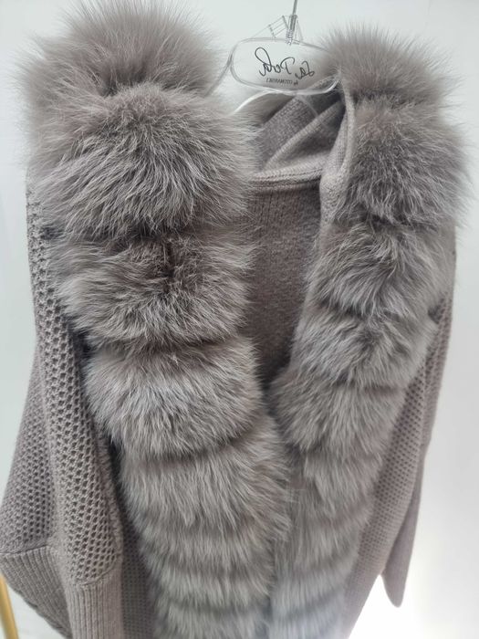 Kardigan sweter z naturalnym futrem lis jenot