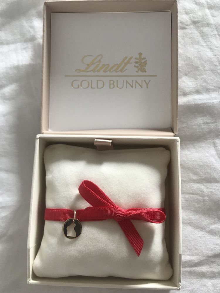 Złota zawieszka Apart z limitowanej kolekcji Lindt Gold Bunny 2023
