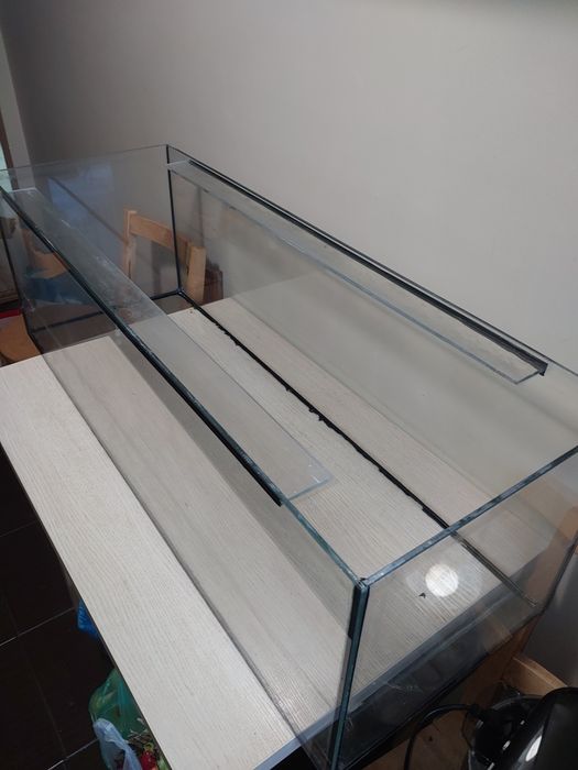 Akwarium 140  L . .