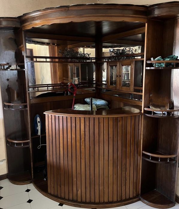 Móvel bar e aparador/vitrine