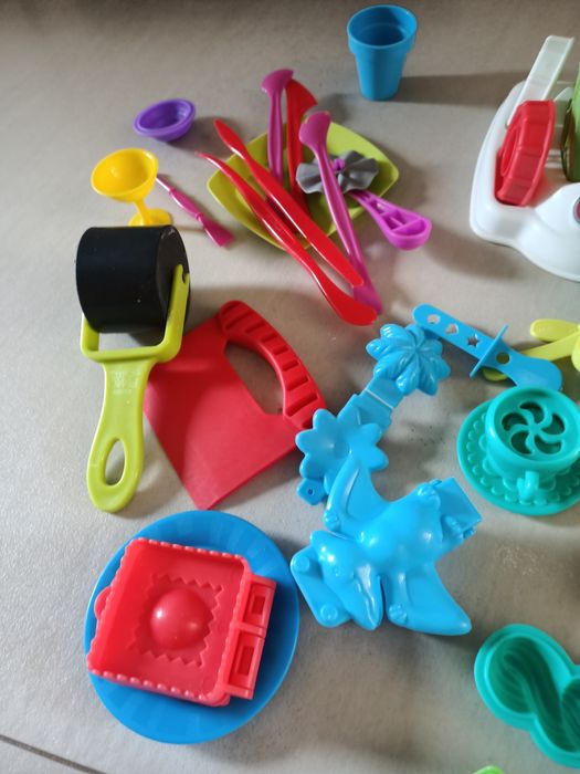 6 zestawów Play doh