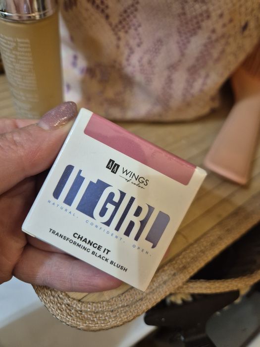 Czarny róż AA Wings nowy