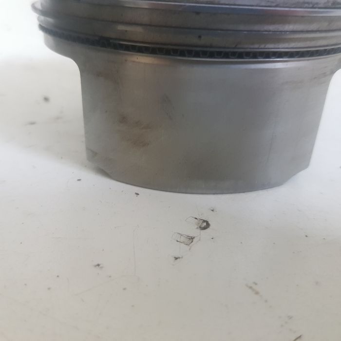 Cylinder z tlokiem do suzuki TL 1000 rok 2000