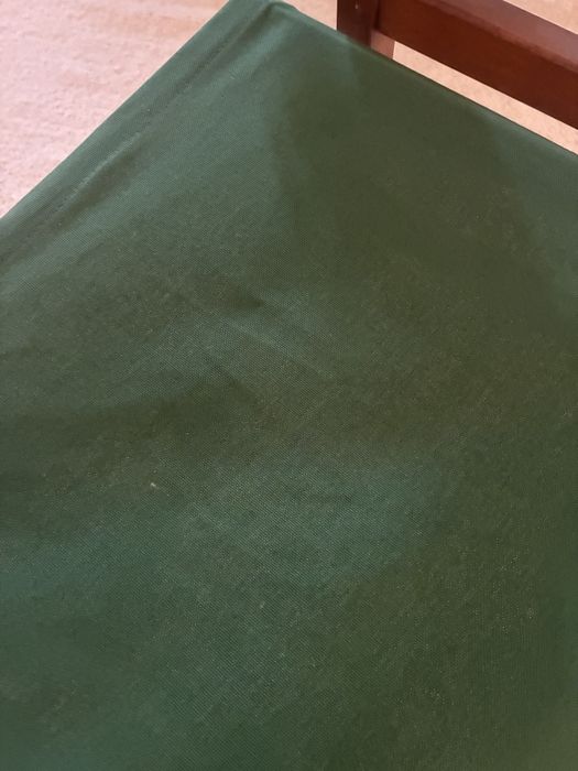 Cadeiras de realizador . Tecido  forte verde escuro. Cada cadeira a 15