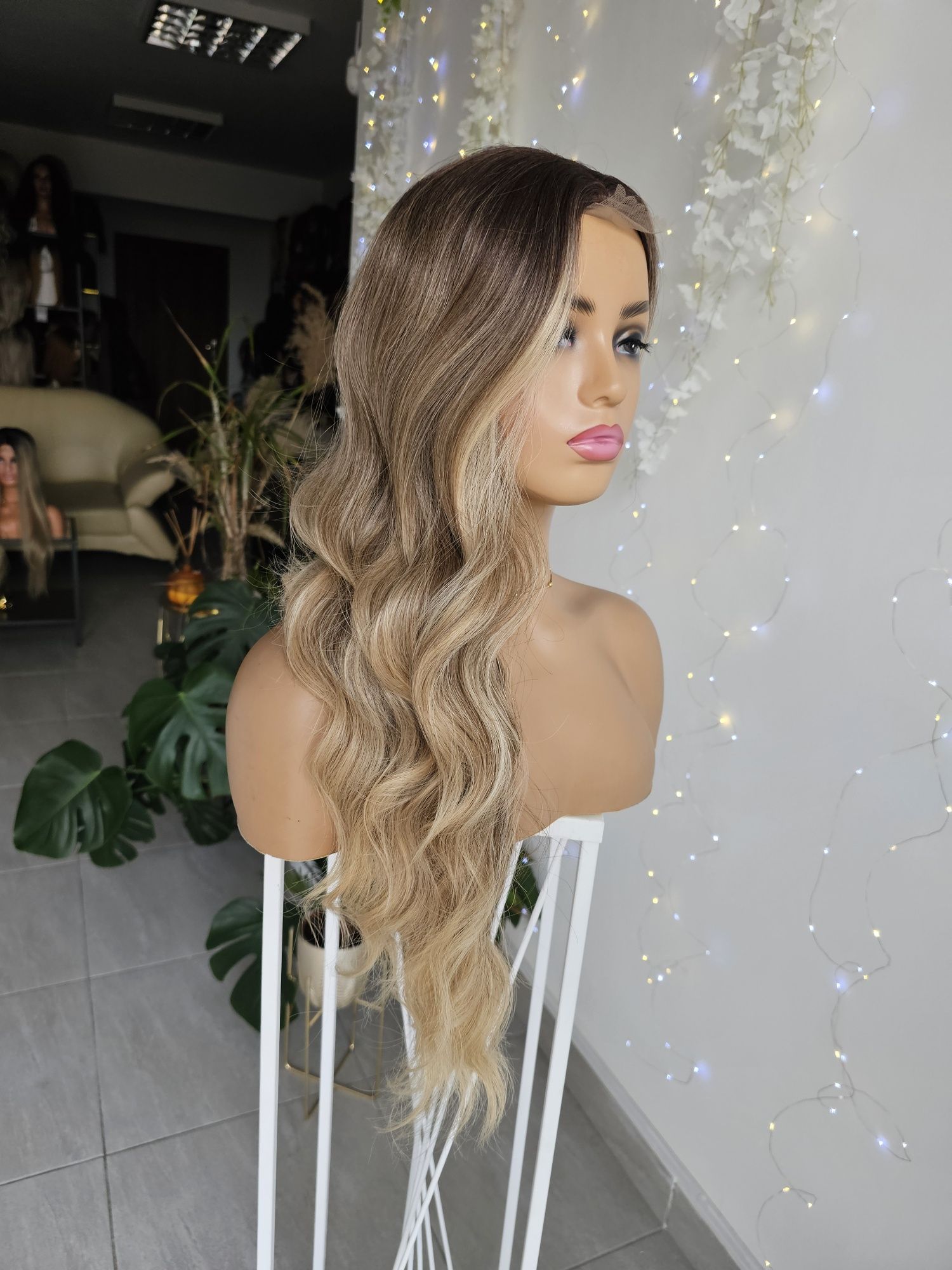 Długa peruka Dalia blond ombre fale imitacja skóry naturalny efekt