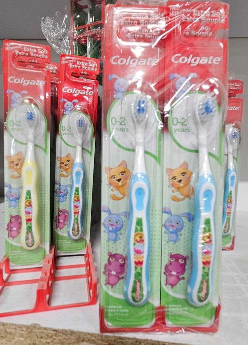Зубна щітка дитяча  COLGATE  Extra Soft;0-2 Розродаж