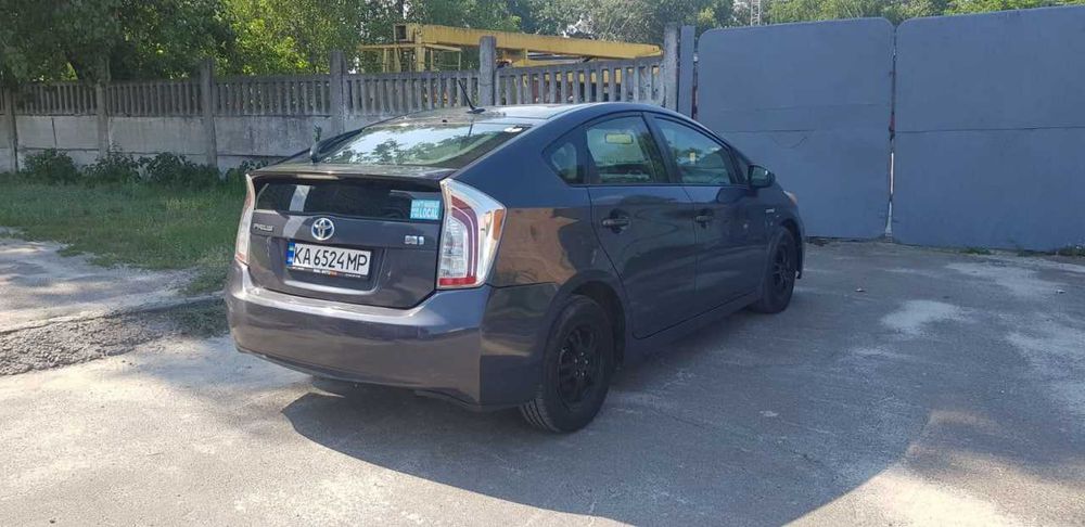 Викуп Toyota Prius 2013 р.в. під власні і під таксі.