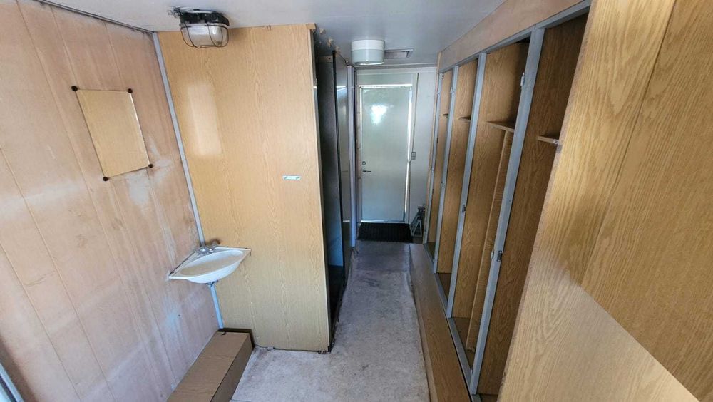 PRZYCZEPA SOCJALNA!  Idealna na budowę Magazyn Szatnia! Transport