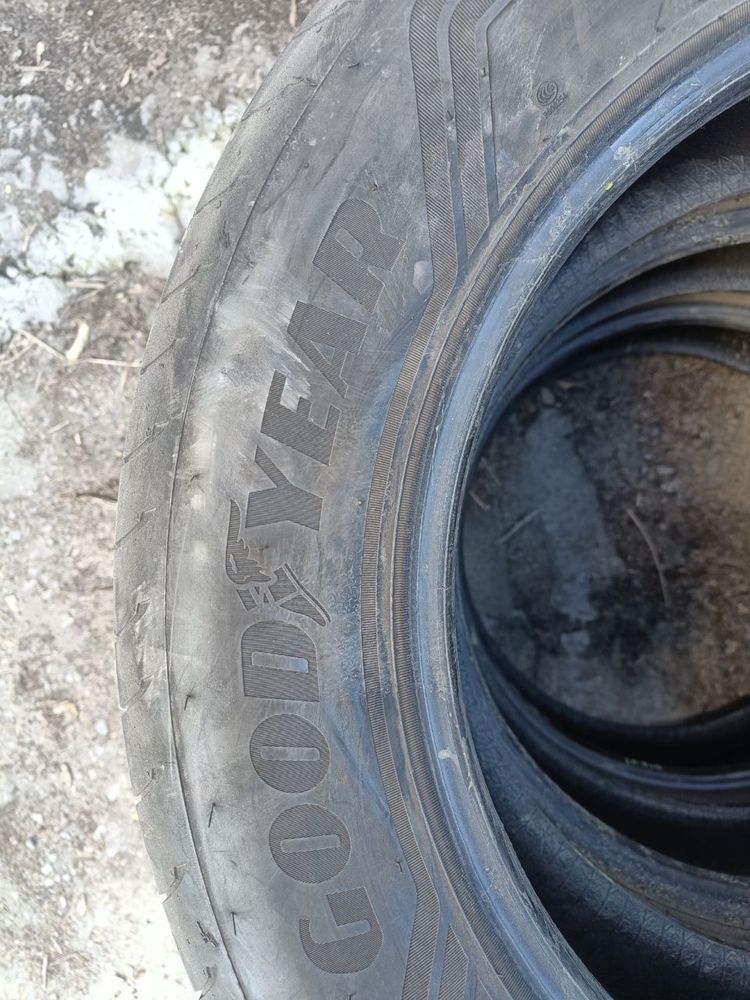 Комплект лінніх шин GoodYear R18 235/60