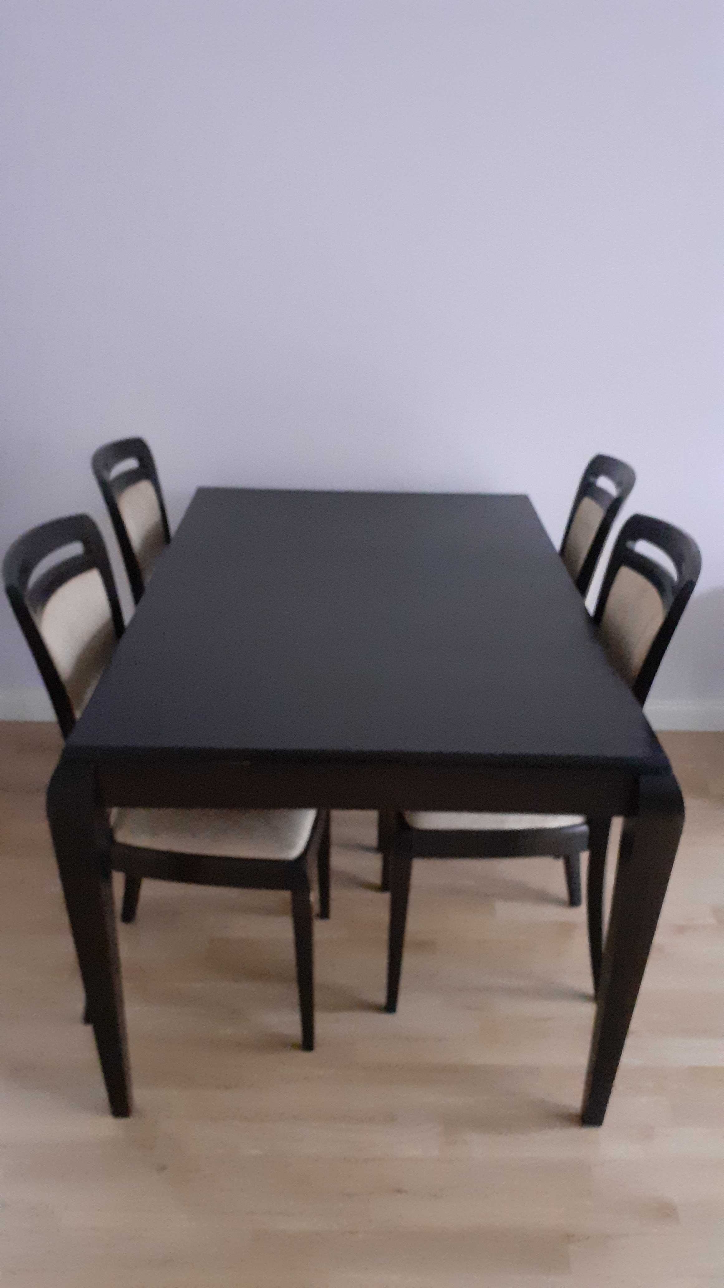 Duży stół rozkładany + 4 wygodne krzesła