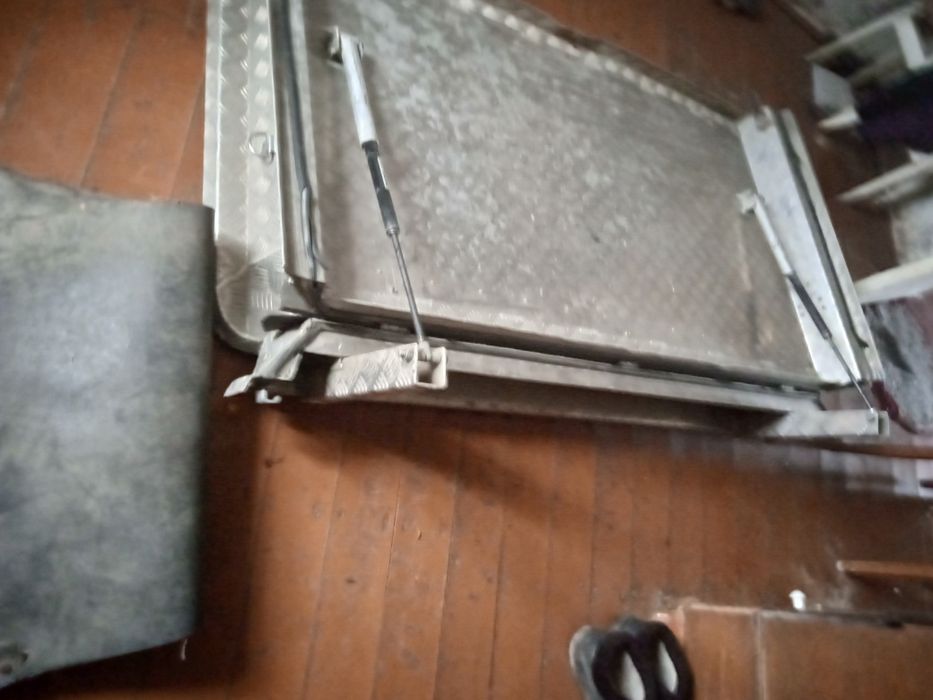 Продам кунг крышка багажника л.200 в хорошем состоянии цена 13000