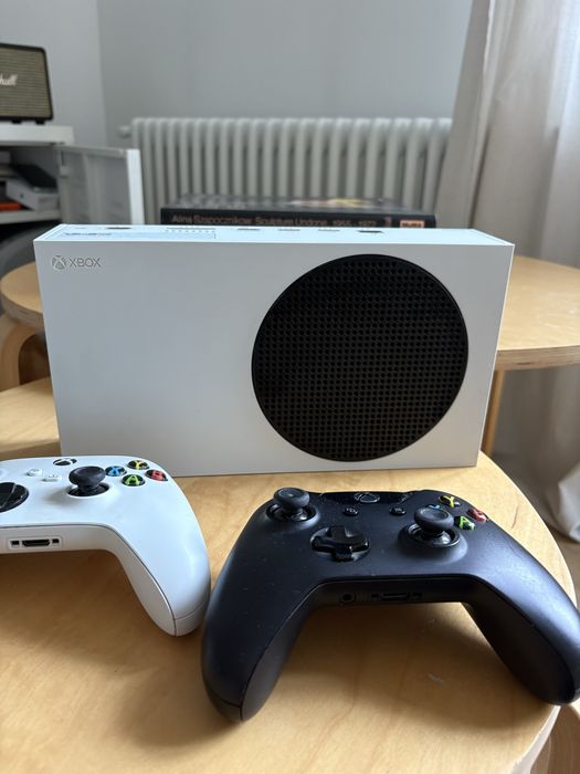 Uzywany Xbox series S dwa pady
