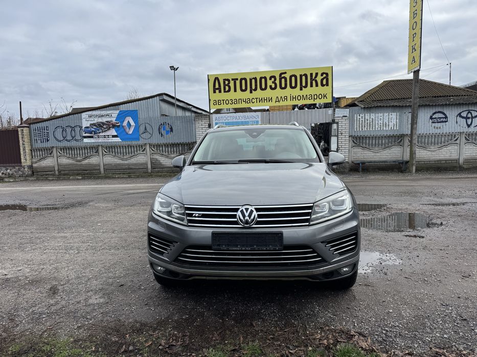 Комплектний перід Touareg FL тоуарег фл бампер капот крила фари