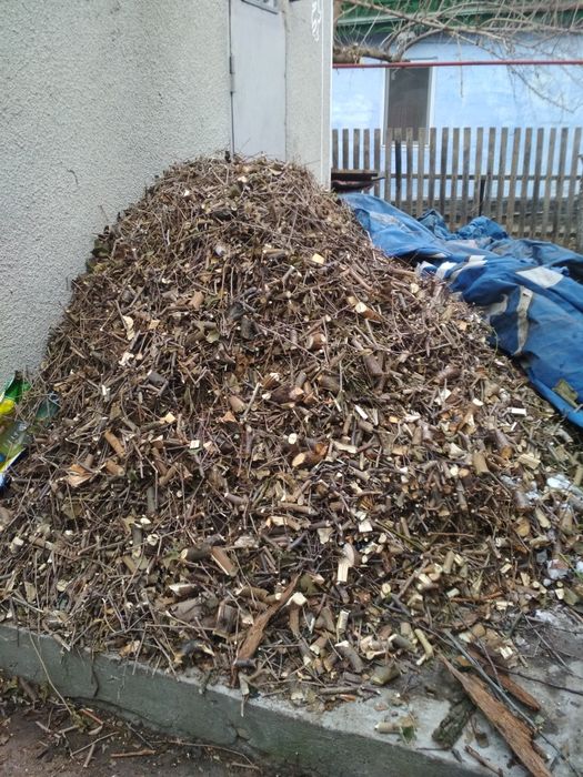 Продам мелко измелченные ветки фруктовых деревьев