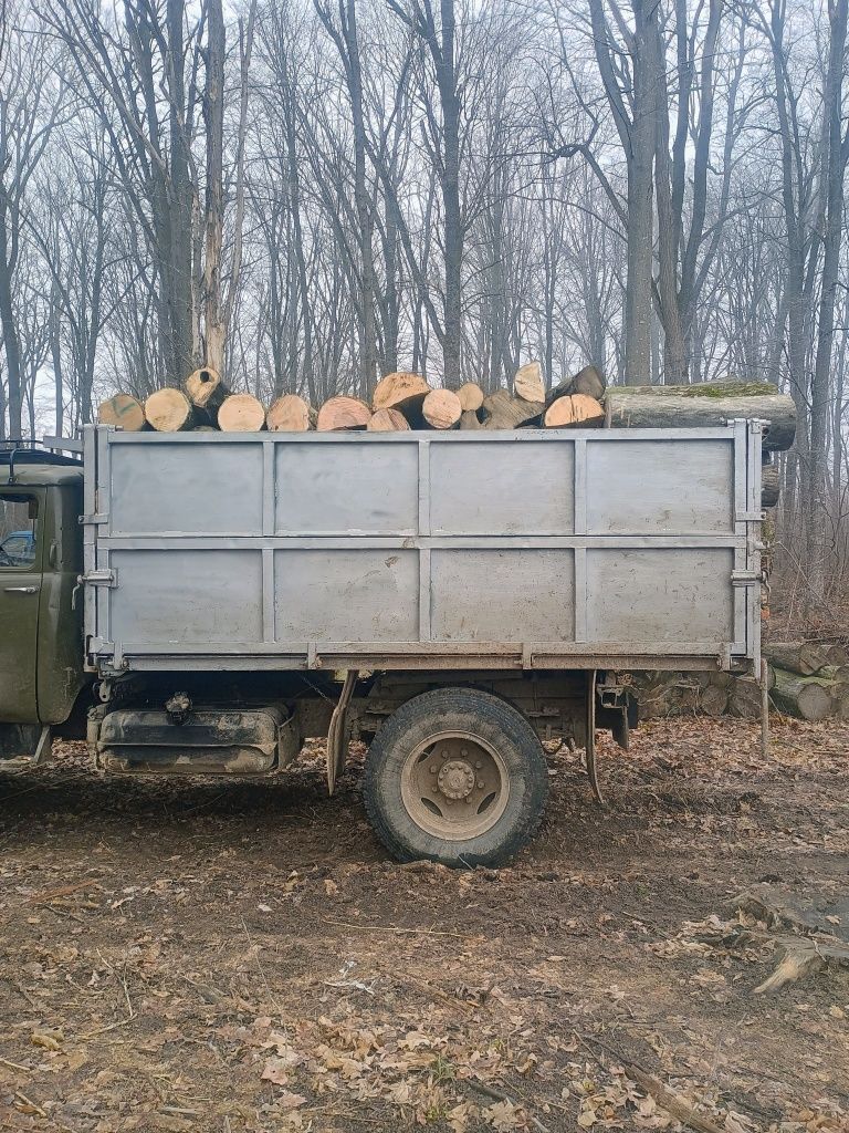 Доставка дров, метрові та рубані.