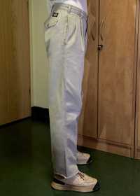 Białe spodnie-rury DOCKERS