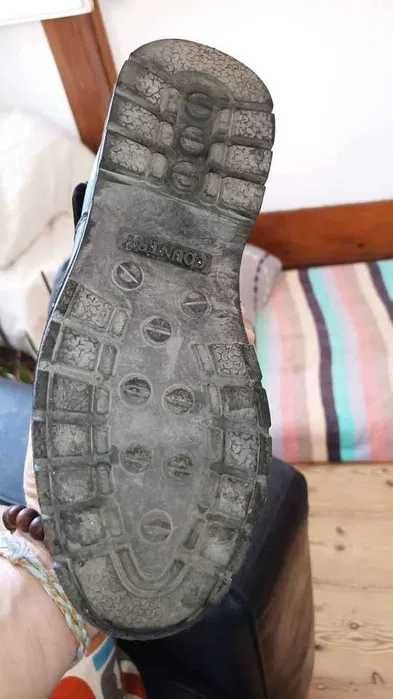 Botas para Mota em pele, como novas, de cor preta, tamanho 37