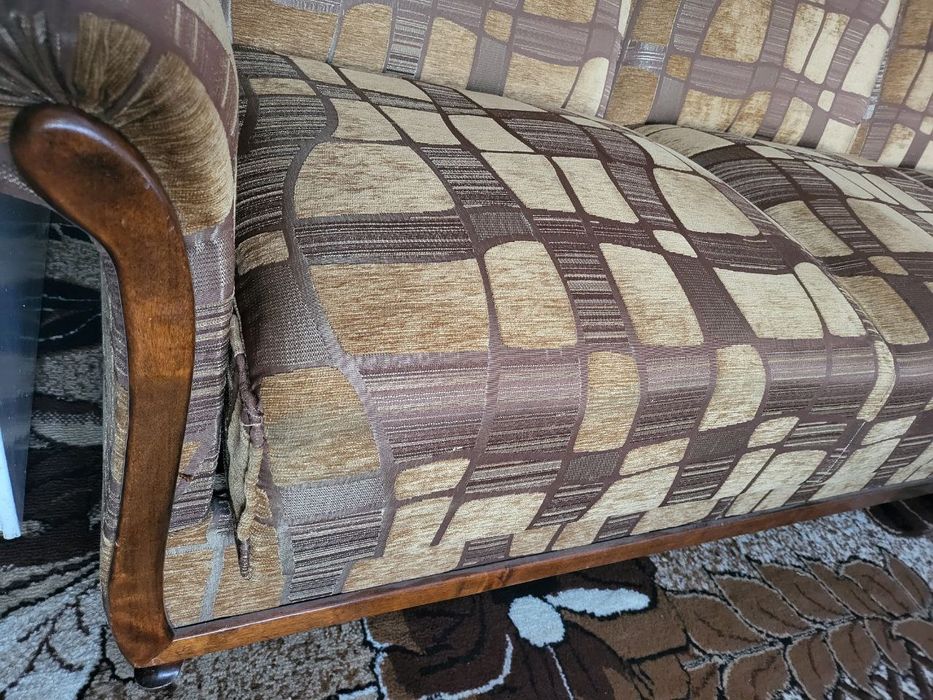 Solidna sofa/wersalka rozkładana z pojemnikiem – plamoodporny materiał