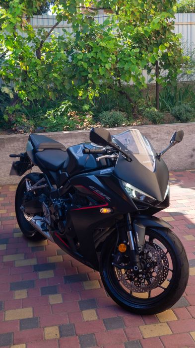 Honda CBR 650R E-Clutch 2024