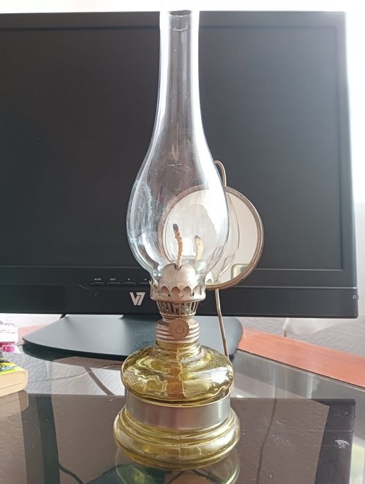 Lampa naftowa z knotem