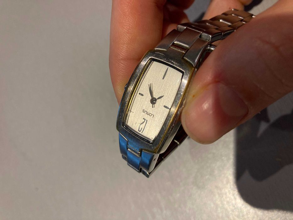 Damski zegarek Lorus, na bransolecie