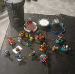 Inclui 45 Skylanders+6 veículos+3 plataformas+CD PS4+9 chaves