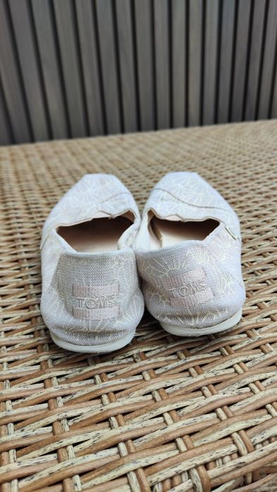 Różowe espadryle tenisówki Toms 38 pudrowy róż błyszczące
