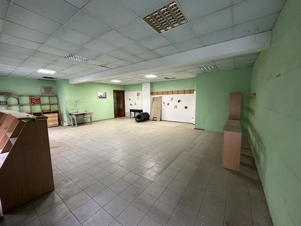 Приміщення в центрі міста вул.Соборна 2 поверхи (425 м кв)