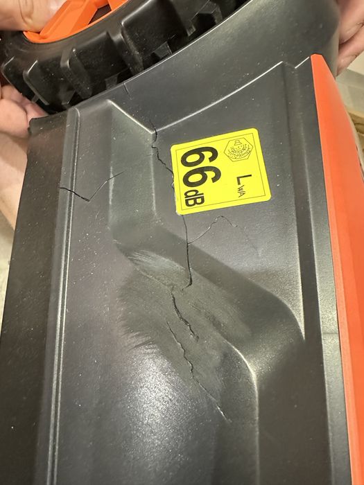 Робот-газонокосарка MowRo