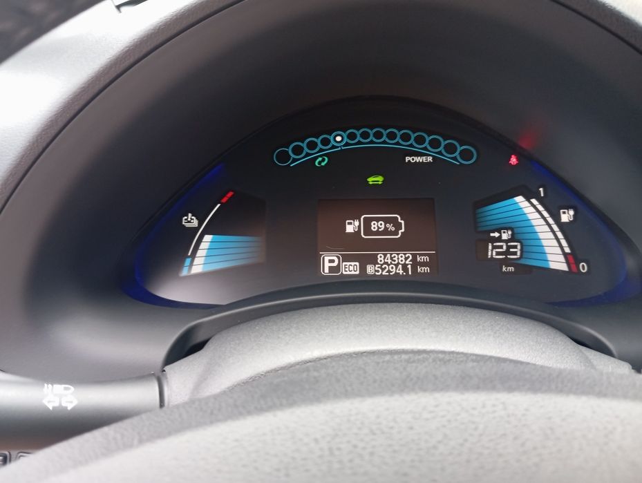 Продам Nissan Leaf