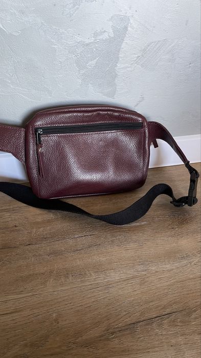 Шкіряна сумка-бананка