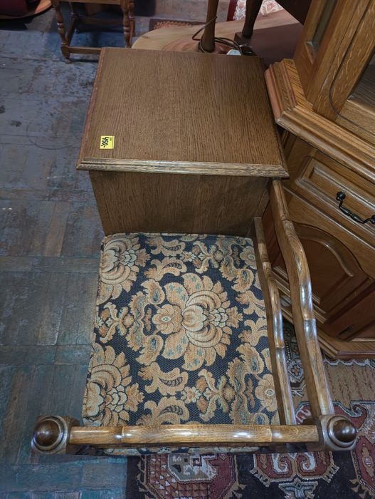 Telefoniera z siedziskiem