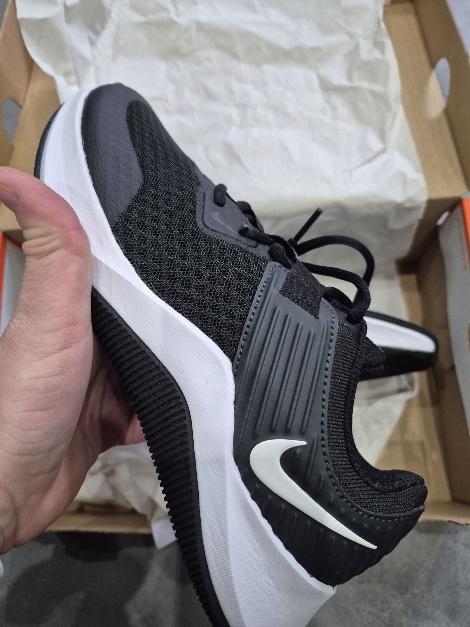 Buty damskie Nike MC trainer 38,5