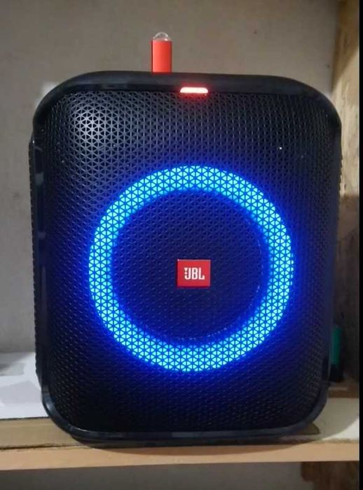 Портативна колонка JBL