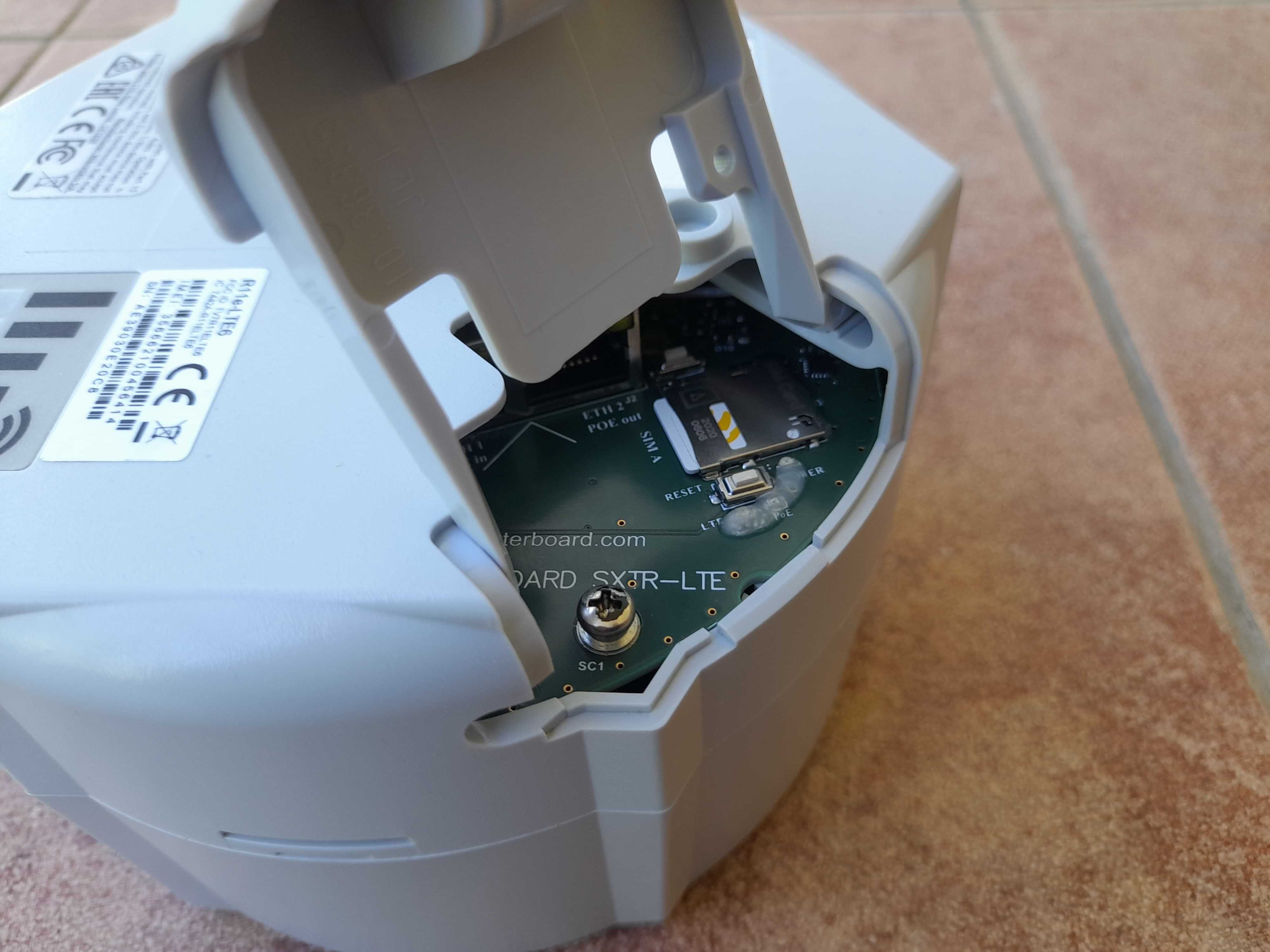 Точка доступу MikroTik SXT LTE6 kit LTE 3G