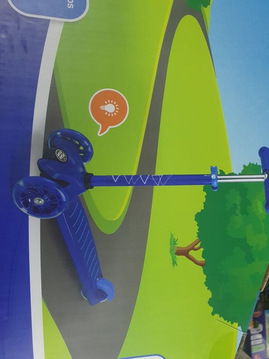 Hulajnoga trojkolowa  z diodami  led nowa