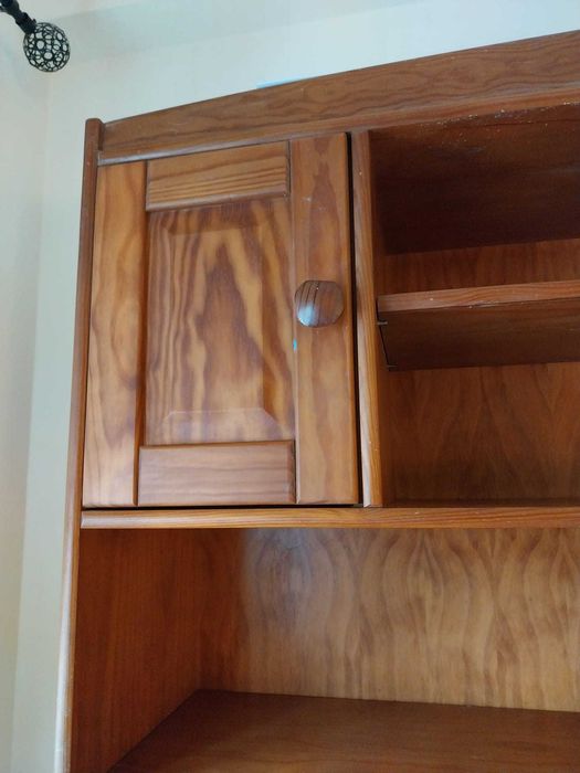 Escrivaninha com estante integrada_madeira maciça de pinho