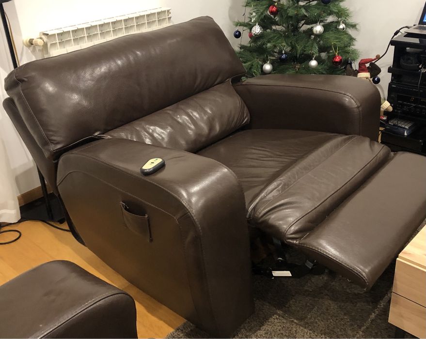 conjunto 2 sofás de 1 - 2 lugares cada pele castanha eléctricos