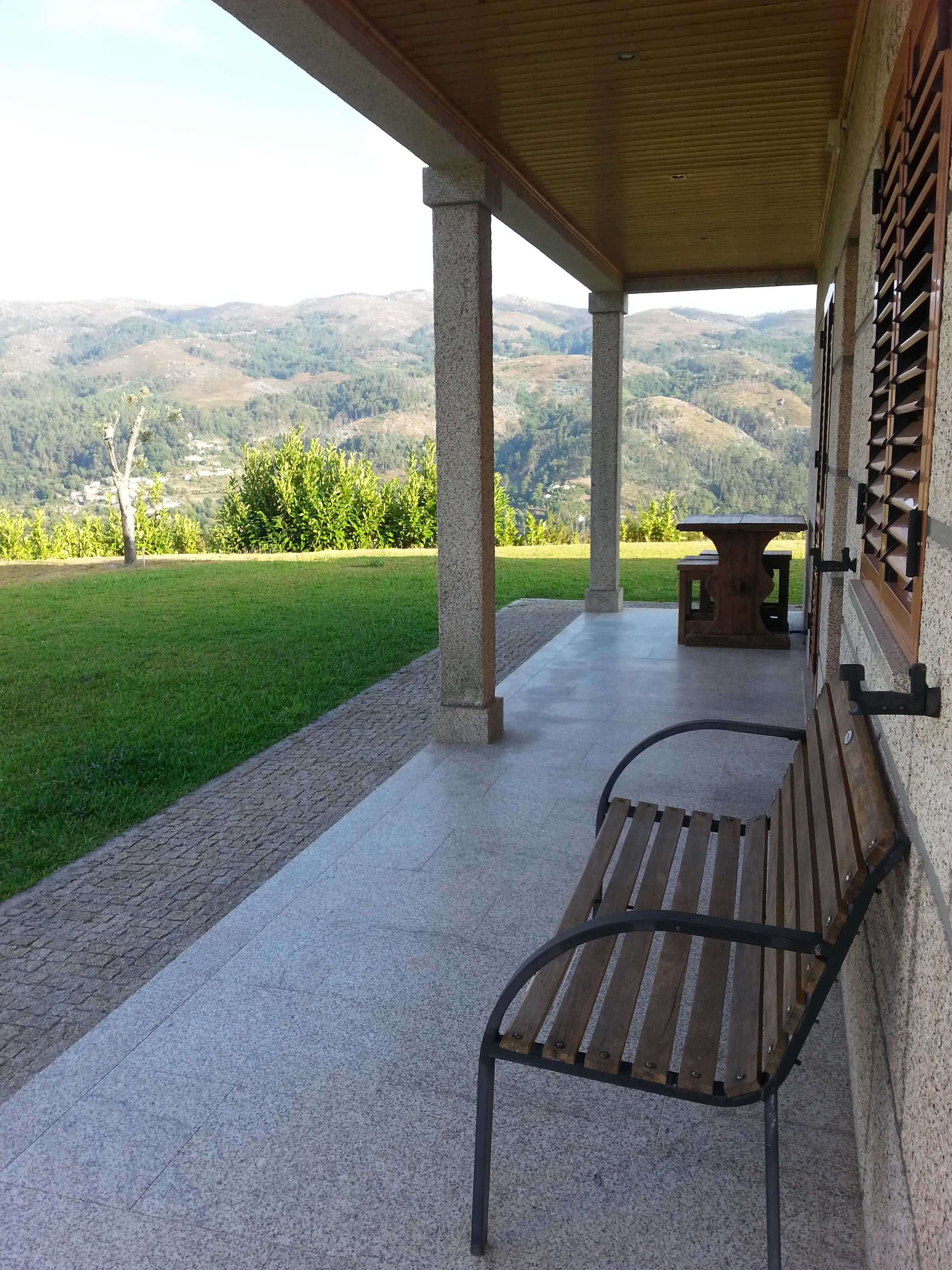 Arrenda-se Casa em local tranquilo, com natureza e conforto