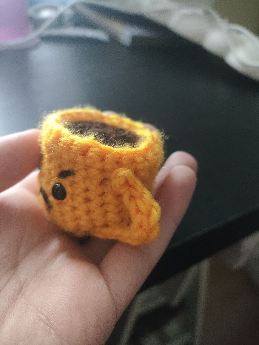 Peluche em crochet - café chateado