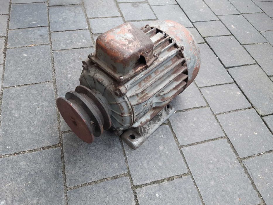 Silnik elektryczny trójfazowy 1.5kW 380V ,trójfazowy,z kołem pasowym