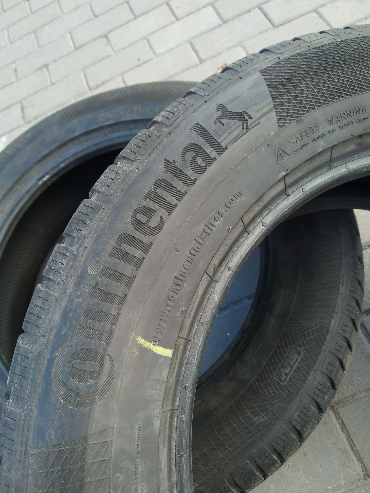 Гума Continental,зима 225/60 R17.