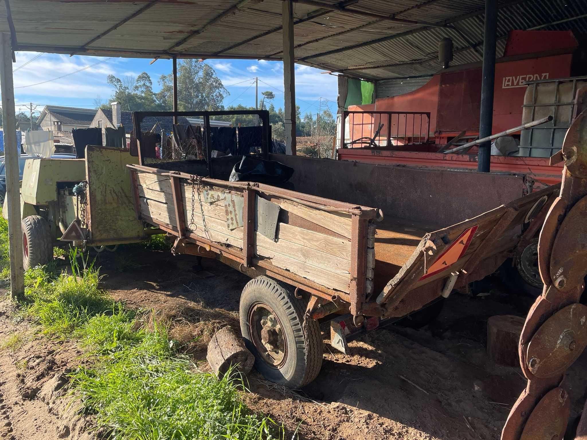 Reboque Galucho Tribasculante 3000KG, Ano 1977, Modelo 29GAB30