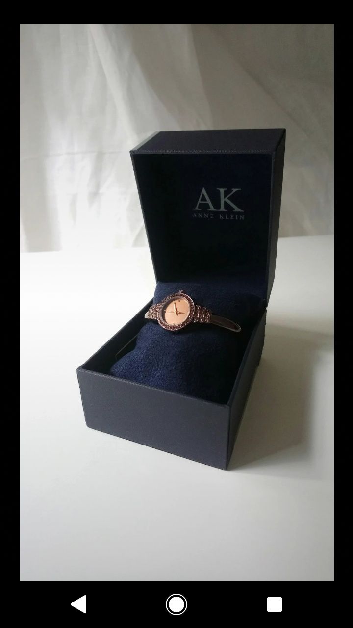 Zegarek z kryształami Swarovskiego i miedzianą tarczą Anne Klein z USA