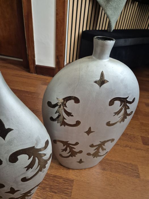 Jarrões prateados decorativos