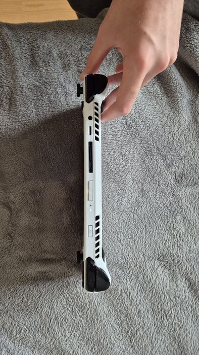 Asus ROG Ally konsola gamingowa przenośna