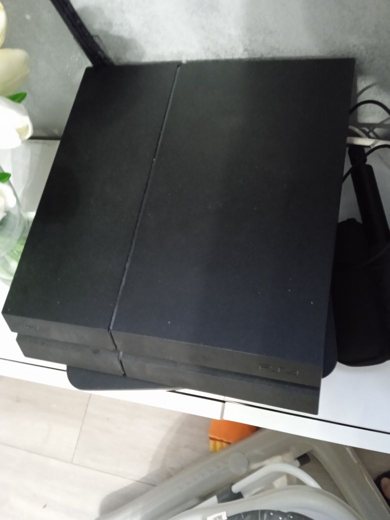 Konsola PlayStation 4