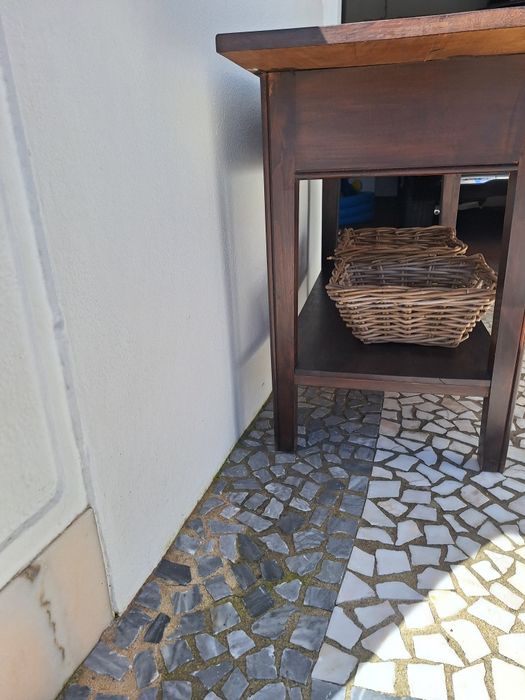 Aparador em castanhoAparador em castanho. Pode servir também como móve