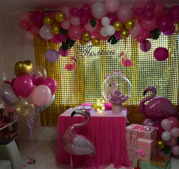 Фотозона у стилі рожевого фламінго